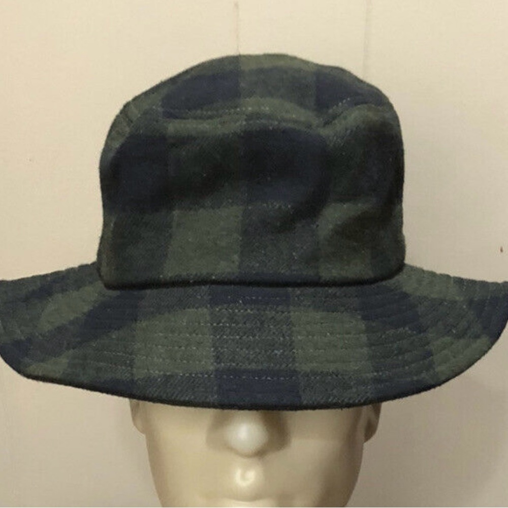 Free people woman winter hat.
